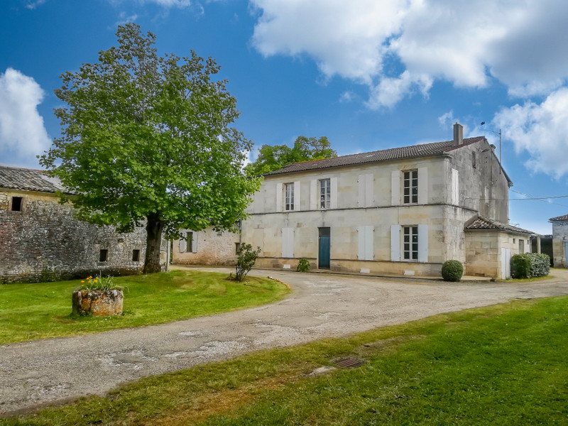 Maison à vendre à Bois, Charente-Maritime - 799 900 € - photo 1