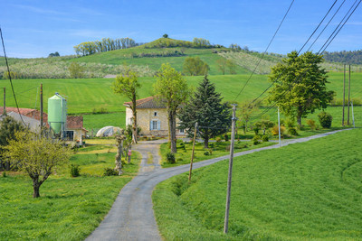 French property for sale in Beaugas, Lot-et-Garonne - €386,900 - photo 2