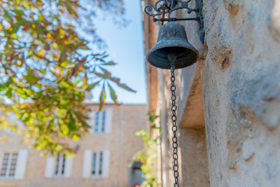 Magnificent stone property of 422m² on the banks of the Garonne 