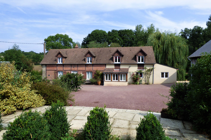 House for sale in Domfront en Poiraie Orne UNDER OFFER Countryside