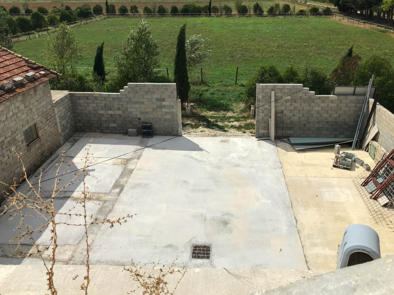 House for sale in Uzès Gard Character mas from 19th century to finish the development in