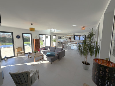 French property for sale in Saint-Genis-Laval, Rhône - €1,090,000 - photo 3