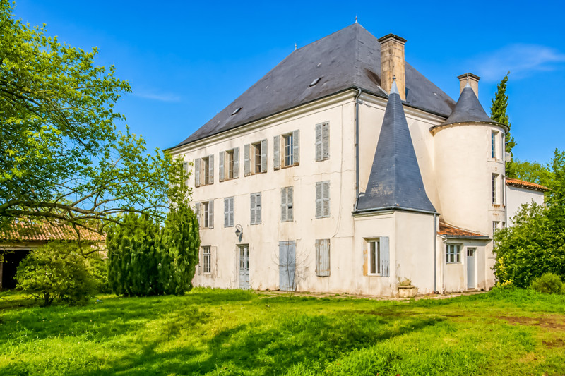 French property for sale in Les Gours, Charente - €530,000 - photo 0