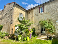 Maison à vendre à Loudun, Vienne - 362.000 € - photo 1