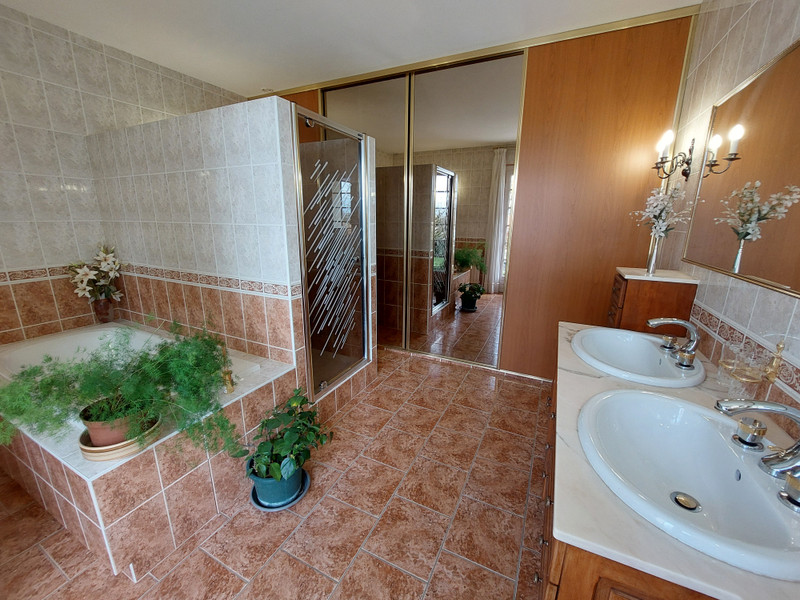 French property for sale in Angoulême, Charente - €512,000 - photo 14