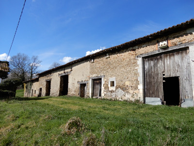 French property for sale in Mouzon, Charente - €49,000 - photo 2