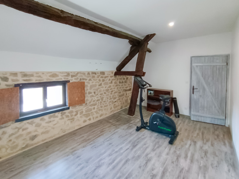 French property for sale in Auzances, Creuse - €139,900 - photo 12