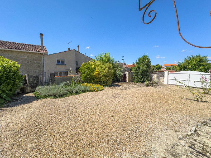 French property for sale in Sonnac, Charente-Maritime - €112,000 - photo 1