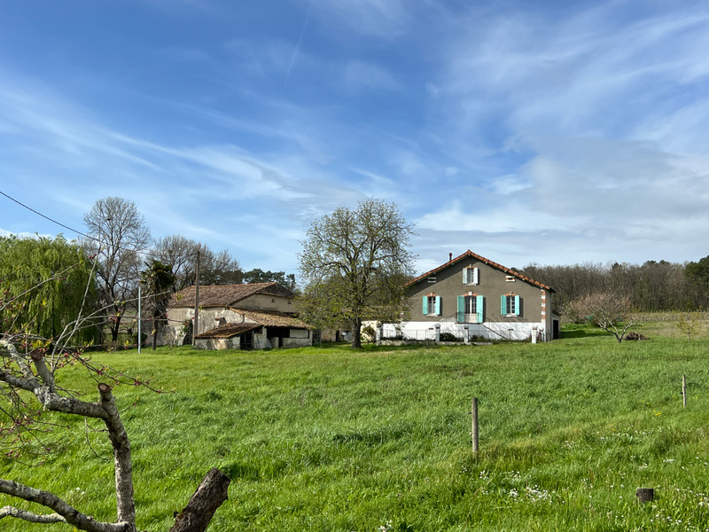 French property for sale in Loubès-Bernac, Lot-et-Garonne - €242,740 - photo 2