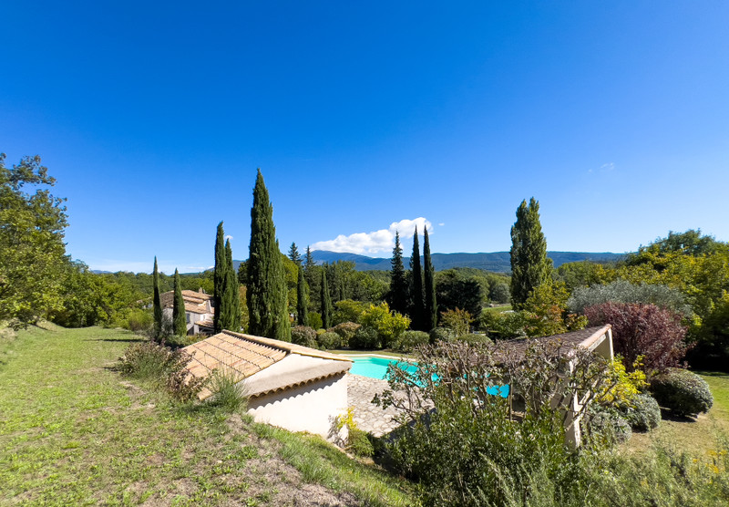 French property for sale in Malaucène, Vaucluse - €1,550,000 - photo 1