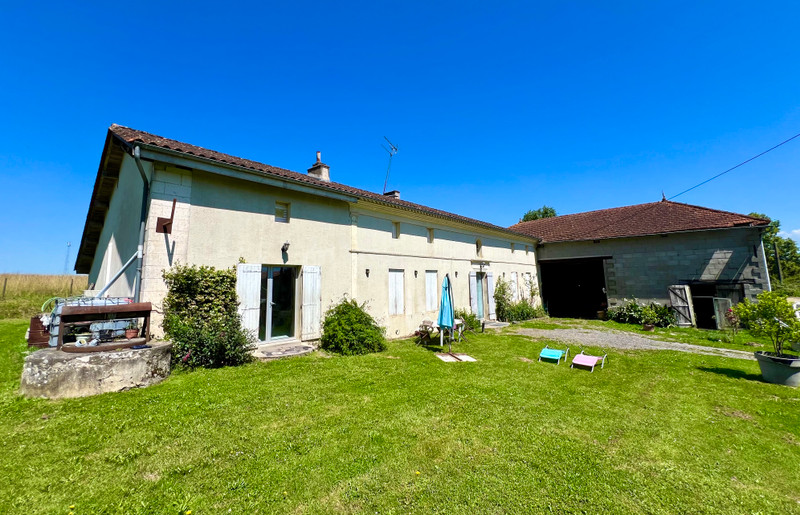 Maison à vendre à Pouillac, Charente-Maritime - 192.600 € - photo 1