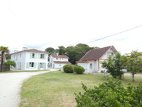houses and homes for sale inCarcansGironde Aquitaine