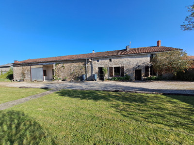 Maison à vendre à Paizay-Naudouin-Embourie, Charente, Poitou-Charentes, avec Leggett Immobilier