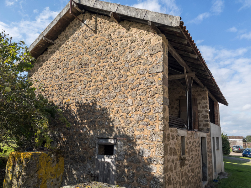 French property for sale in Chassenon, Charente - €160,000 - photo 6
