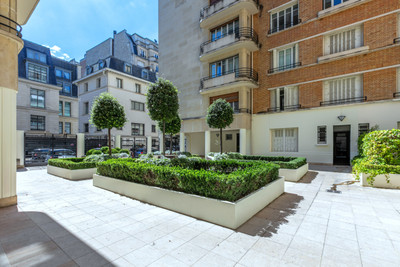 French property for sale in Paris 16e Arrondissement, Paris - €1,210,000 - photo 1