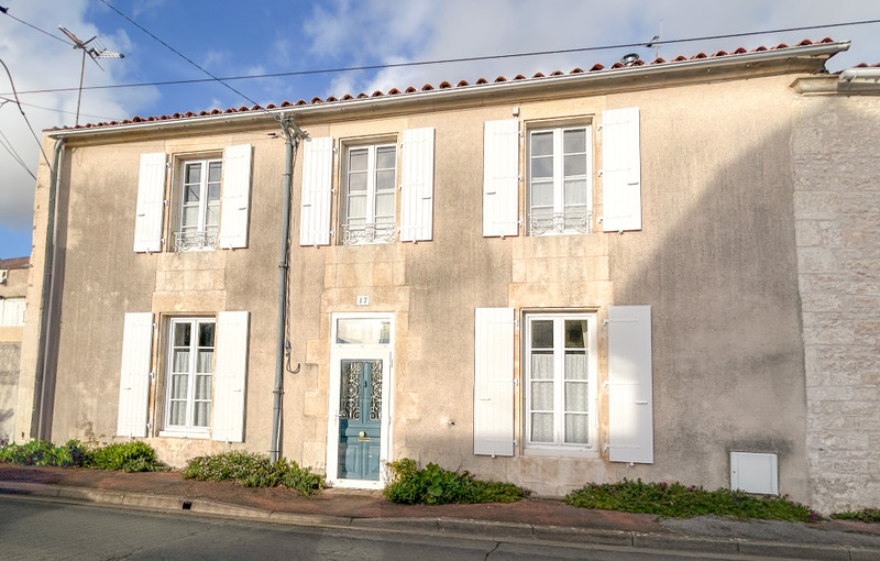French property for sale in Luçon, Vendée - €365,700 - photo 2