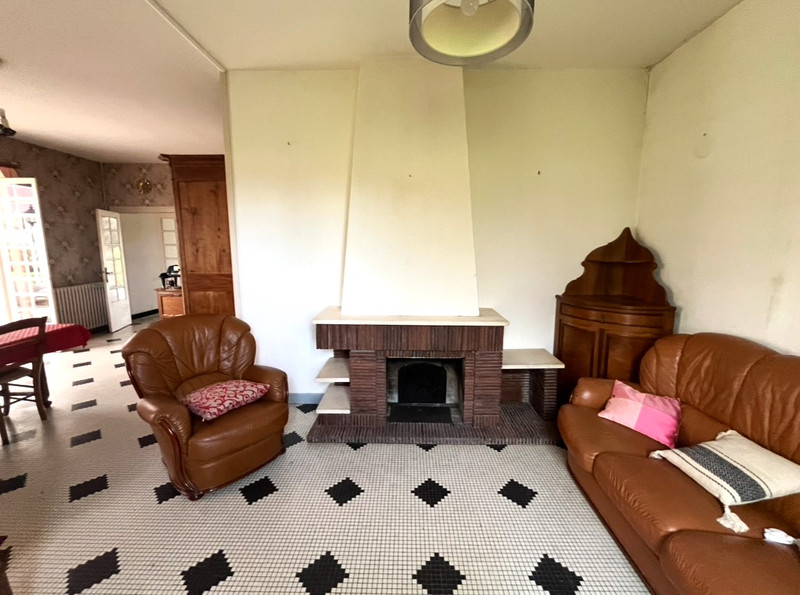 French property for sale in Celles, Charente-Maritime - €194,399 - photo 2