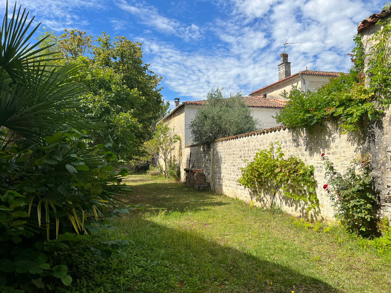Maison à vendre à Vibrac, Charente - 286 000 € - photo 1