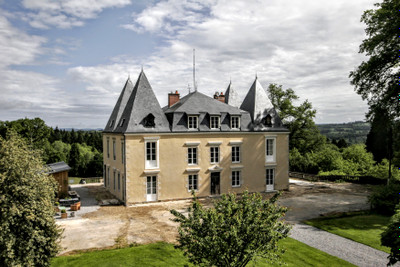 Magnificent 19th century chateau with ‘aire naturel’, several outbuildings, and magnificent views.