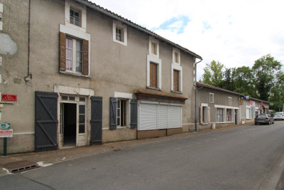 Commerce à vendre à Exideuil-sur-Vienne, Charente, Poitou-Charentes, avec Leggett Immobilier