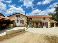 Maison à vendre à Lessac, Charente - 256 800 € - photo 1