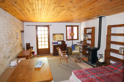 French property for sale in Saint-Mandé-sur-Brédoire, Charente-Maritime - €189,000 - photo 5