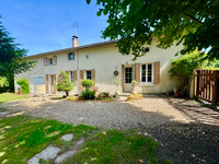 Propriété à vendre à Yviers, Charente - 189 000 € - photo n°1