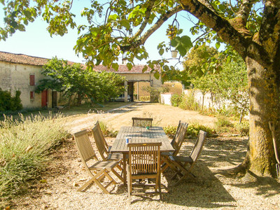 French property for sale in Contré, Charente-Maritime - €318,000 - photo 1