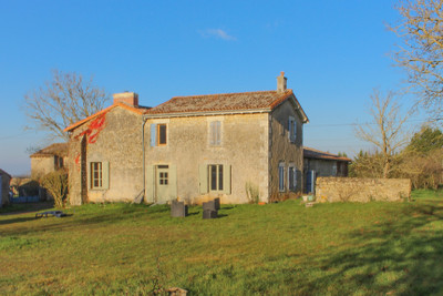 Maison à vendre à Cherves, Vienne, Poitou-Charentes, avec Leggett Immobilier