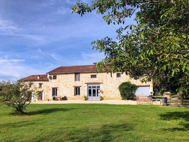 Maison à Javerlhac-et-la-Chapelle-Saint-Robert, Dordogne - photo 1