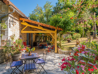 French property for sale in Saint-Gourson, Charente - €466,400 - photo 5