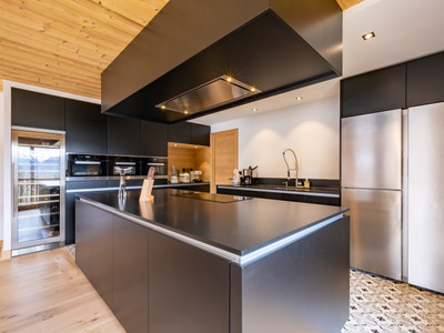 Spacious, elegant new-build chalet, 5 bedrooms, indoor swimming pool and south facing terrace, Meribel valley