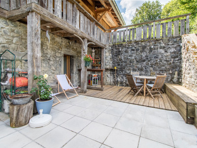 Spacious, fully renovated 17th century 6 bedroom farmhouse with two self contained apartments, Grand Massif.

