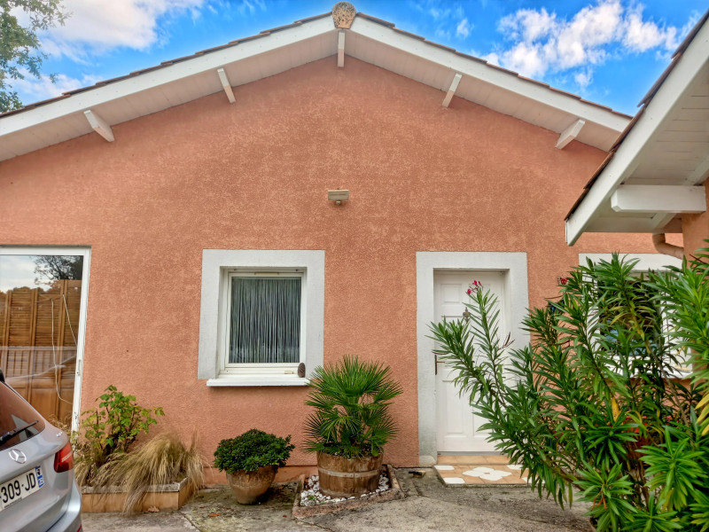 French property for sale in Hourtin, Gironde - €402,800 - photo 2