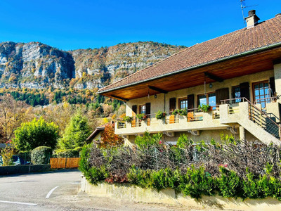Maison à vendre à Lathuile, Haute-Savoie, Rhône-Alpes, avec Leggett Immobilier