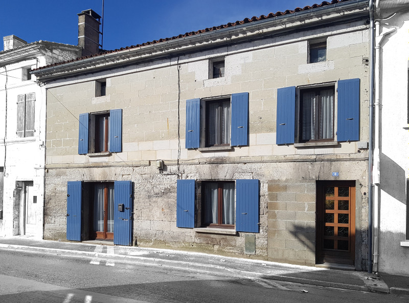 Maison à vendre à Montboyer, Charente - 89 980 € - photo 1