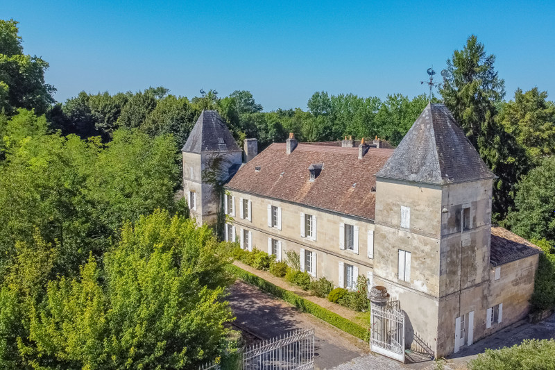 Chateau for sale in Sablons Gironde 20mns from St Emilion