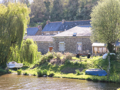Maison à vendre à Ploëzal, Côtes-d'Armor, Bretagne, avec Leggett Immobilier