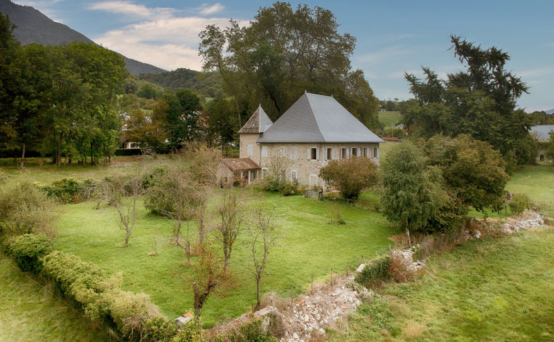 Chateau à vendre à Frontenex, Savoie - 1 600 000 € - photo 1