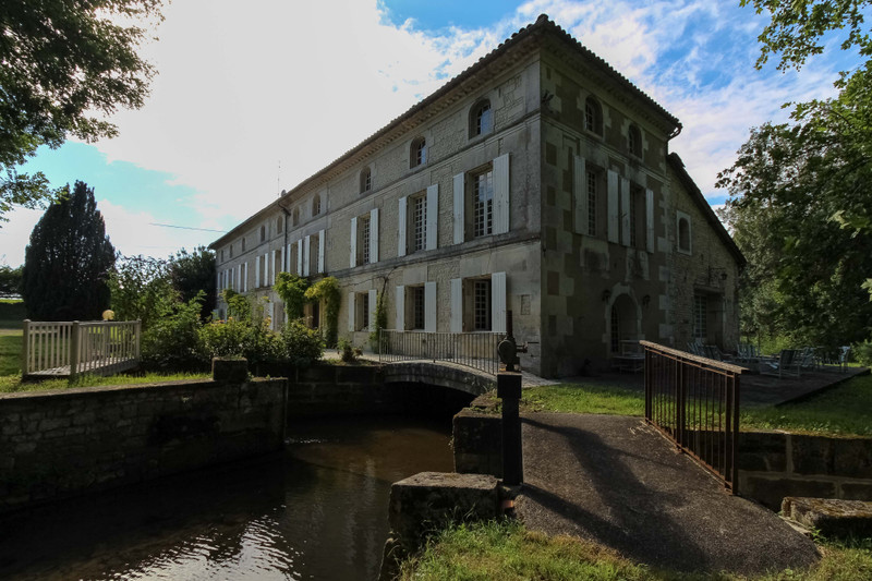 French property for sale in Archiac, Charente-Maritime - &#8364;344,500 - photo 10
