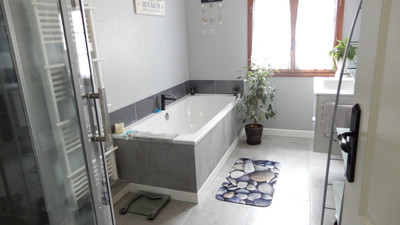 French property for sale in Les Salles-Lavauguyon, Haute-Vienne - €149,000 - photo 4