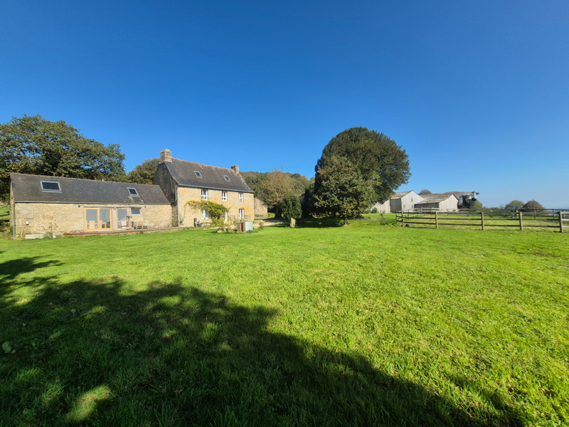 French property for sale in Kergrist-Moëlou, Côtes-d'Armor - €680,000 - photo 0
