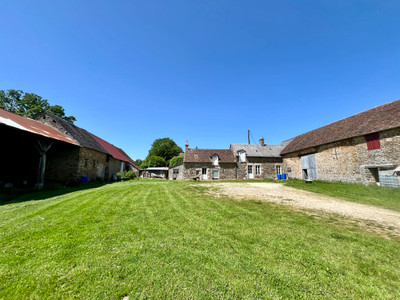 Maison à vendre à Saint-Léonard-des-Bois, Sarthe, Pays de la Loire, avec Leggett Immobilier