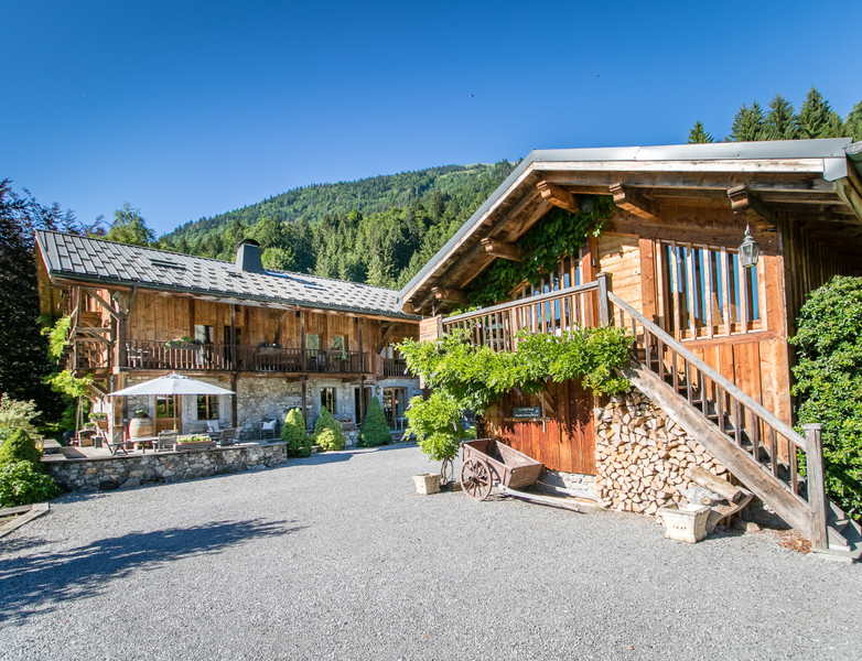 French property for sale in Samoëns, Haute-Savoie - &#8364;1,750,000 - photo 2