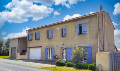 Maison à vendre à Saint-Bonnet-sur-Gironde, Charente-Maritime, Poitou-Charentes, avec Leggett Immobilier