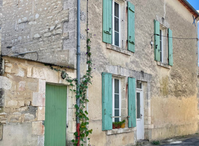 Maison à vendre à Marcillac-Lanville, Charente, Poitou-Charentes, avec Leggett Immobilier