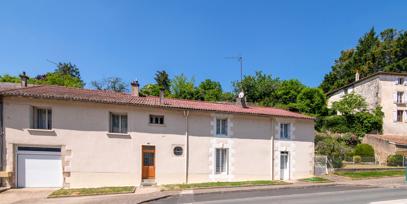 French property for sale in Croutelle, Vienne - €163,000 - photo 0