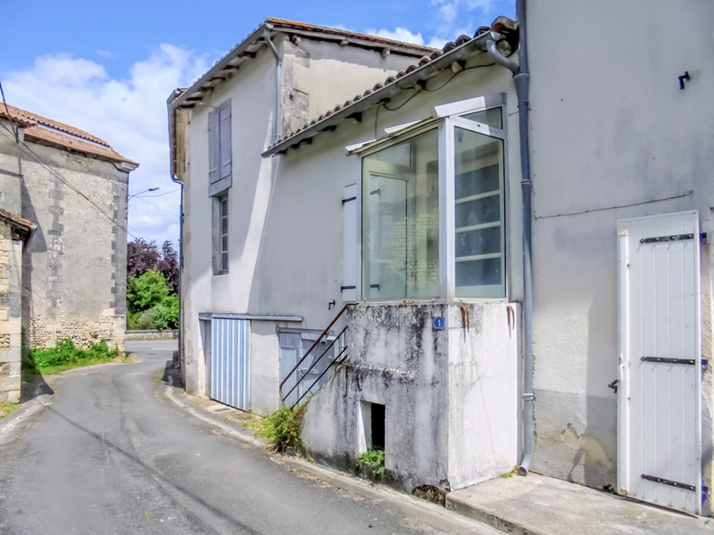 Maison à vendre à Montboyer, Charente - 46.600 € - photo 1