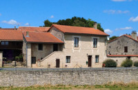 Maison à vendre à Nanteuil-en-Vallée, Charente - 179.950 € - photo 1
