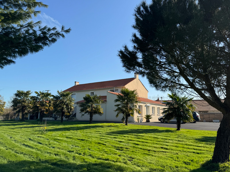 Propriété à vendre à Sainte-Flaive-des-Loups, Vendée - photoAltPrice